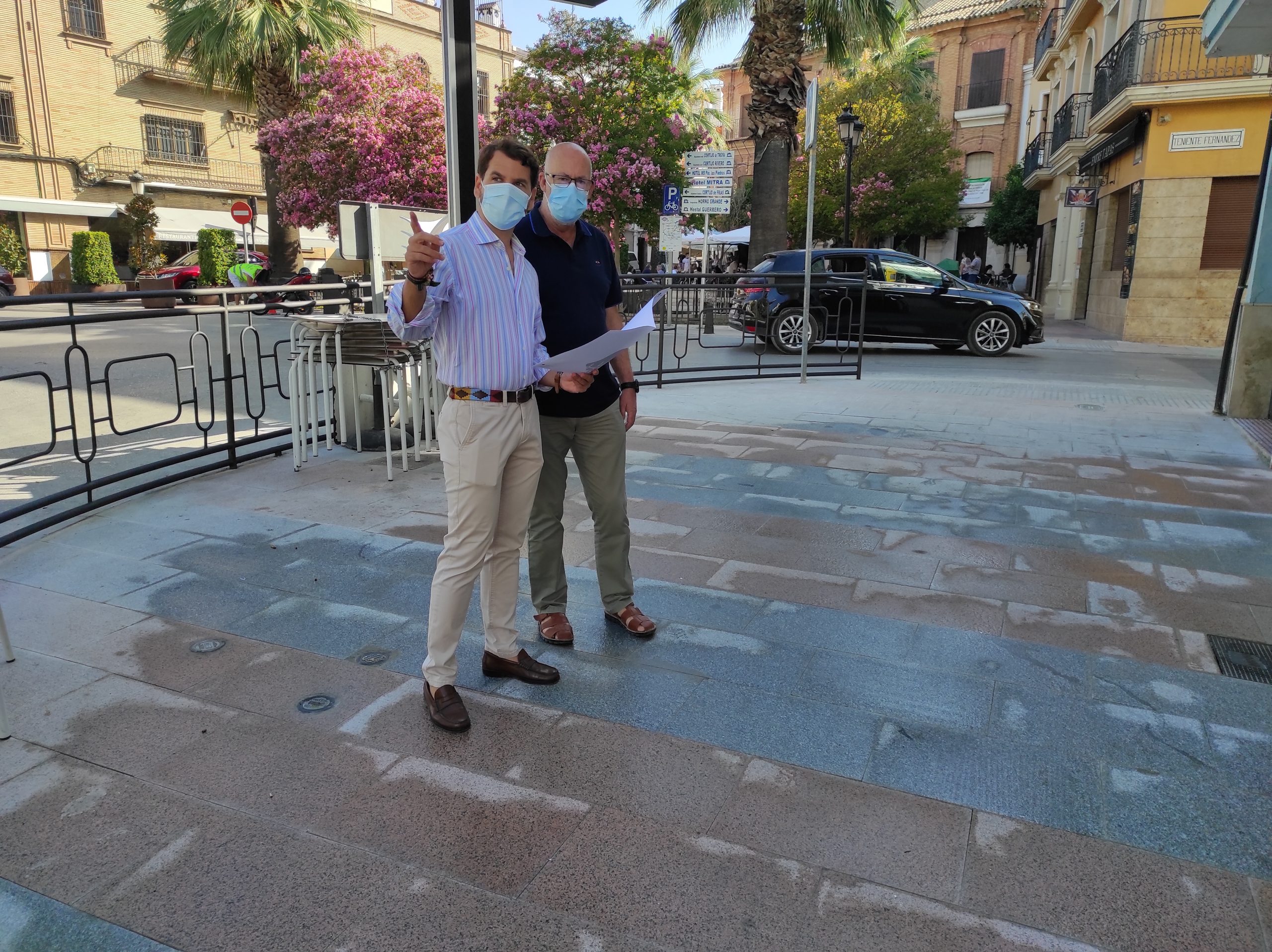 El Ayuntamiento de Cabra invierte 50.000 euros del PFEA en la mejora del entorno de la Plaza Vieja